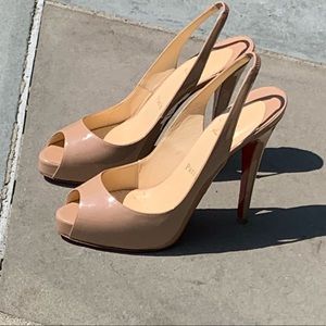 Classic nuede peep toe heel